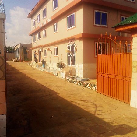 Open Space Hotel Kumasi Exteriér fotografie