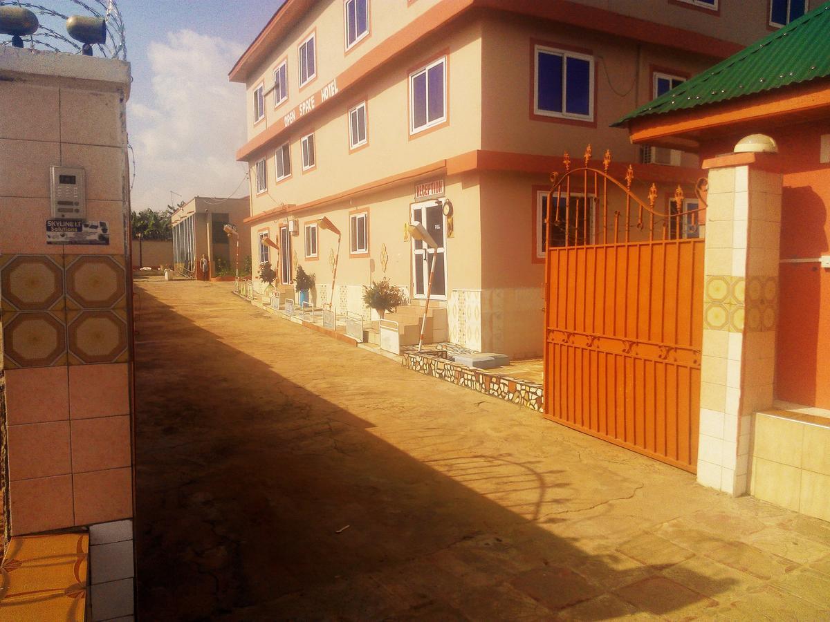 Open Space Hotel Kumasi Exteriér fotografie